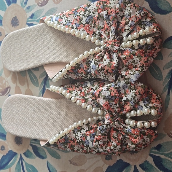 Floral Pearl-Embellished Women's Mules - Picture 2 of 3